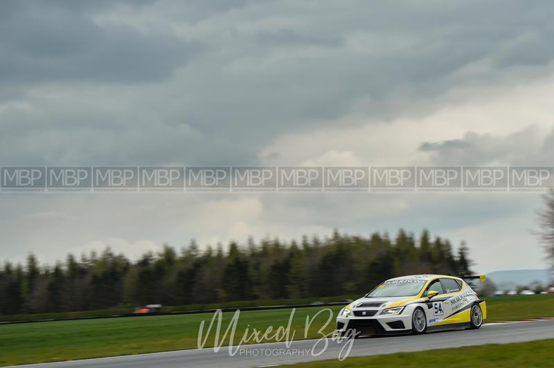 BARC race meeting, Croft Circuit motorsport photography uk