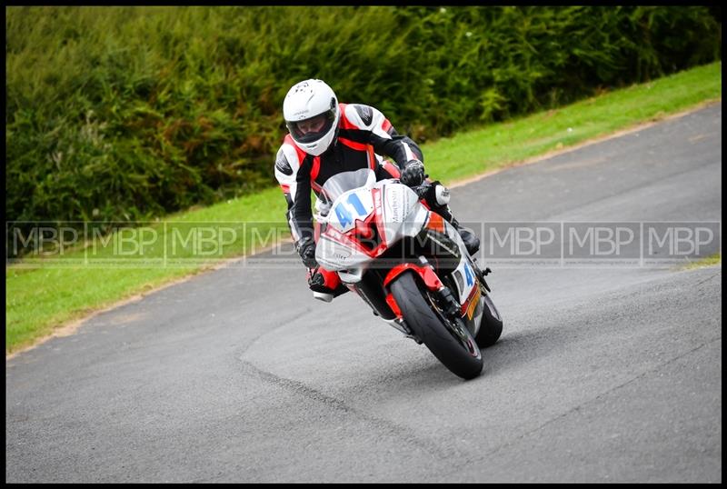 Cock O'The North, Oliver's Mount motorsport photography uk