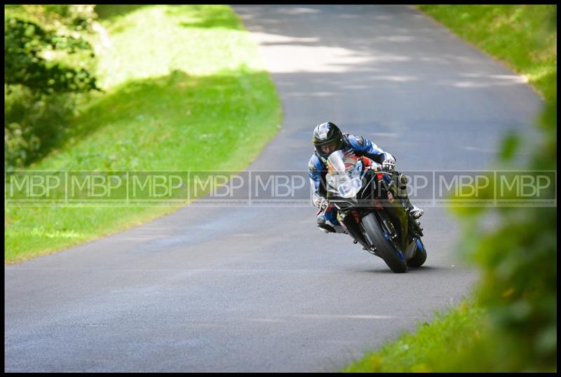 Cock O'The North, Oliver's Mount motorsport photography uk