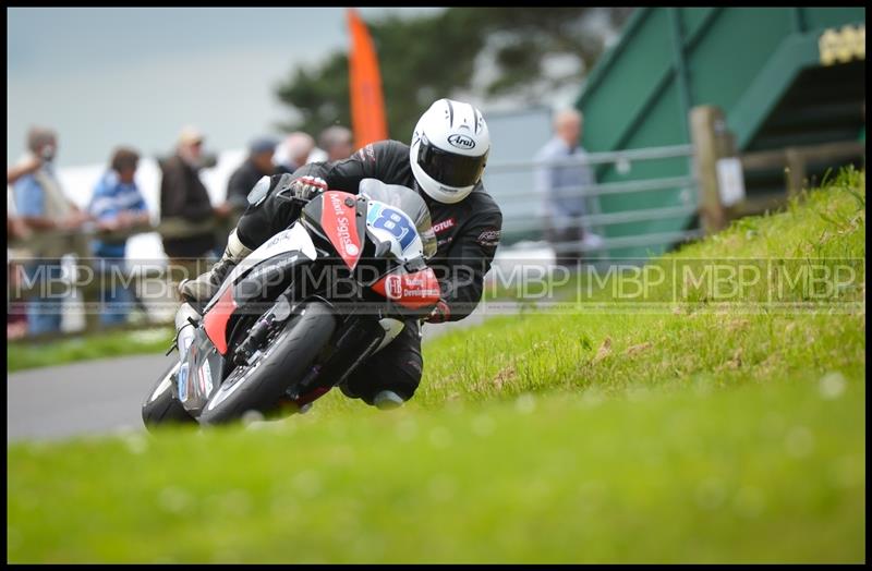 Cock O'The North, Oliver's Mount motorsport photography uk